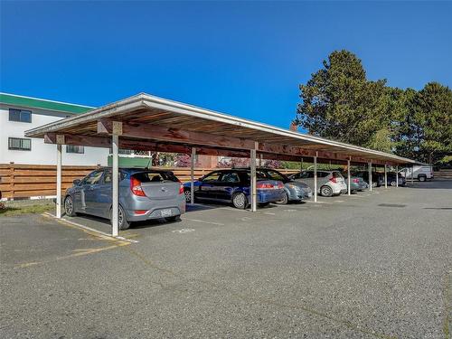 110-2100 Granite St, Oak Bay, BC - Outdoor