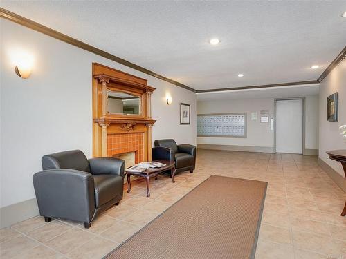 110-2100 Granite St, Oak Bay, BC - Indoor