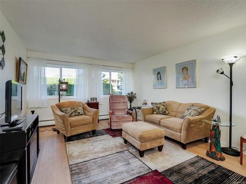 110-2100 Granite St, Oak Bay, BC - Indoor Photo Showing Living Room