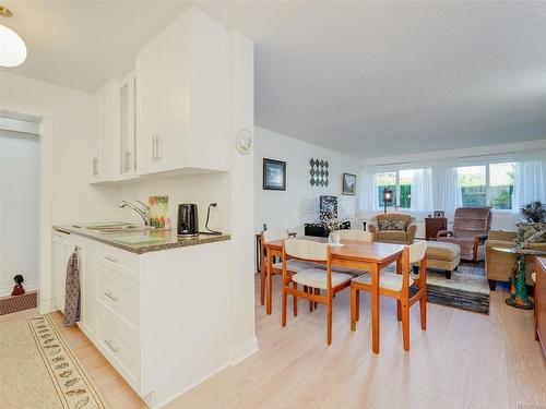 110-2100 Granite St, Oak Bay, BC - Indoor