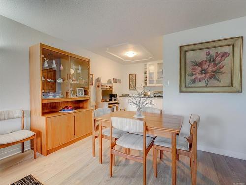 110-2100 Granite St, Oak Bay, BC - Indoor Photo Showing Dining Room