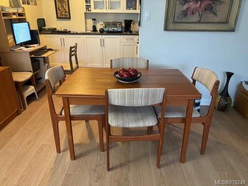 110-2100 Granite St, Oak Bay, BC - Indoor Photo Showing Dining Room