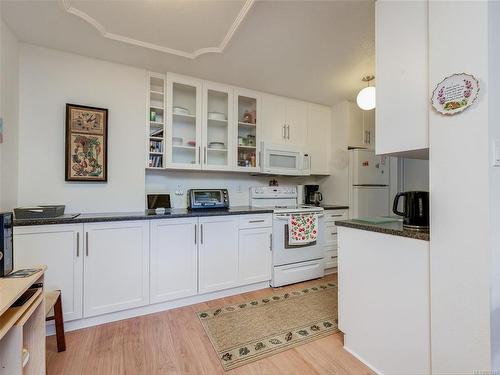 110-2100 Granite St, Oak Bay, BC - Indoor Photo Showing Kitchen