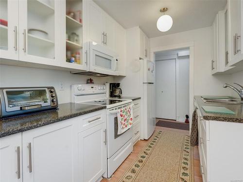 110-2100 Granite St, Oak Bay, BC - Indoor Photo Showing Kitchen