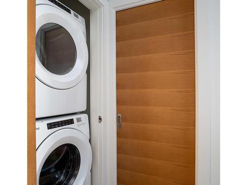 809-989 Johnson St, Victoria, BC - Indoor Photo Showing Laundry Room