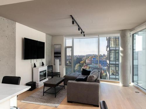 809-989 Johnson St, Victoria, BC - Indoor Photo Showing Living Room