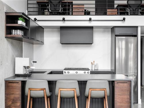 201-1030 Meares St, Victoria, BC - Indoor Photo Showing Kitchen With Upgraded Kitchen