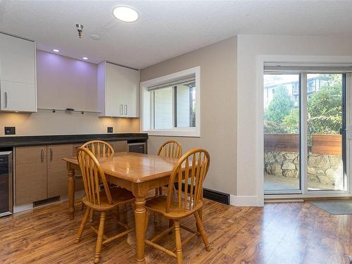 209-73 Gorge Rd West, Saanich, BC - Indoor Photo Showing Dining Room