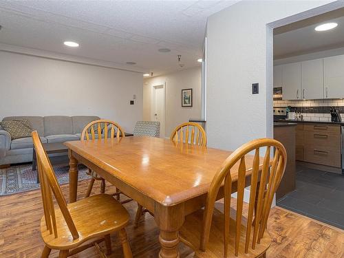 209-73 Gorge Rd West, Saanich, BC - Indoor Photo Showing Dining Room