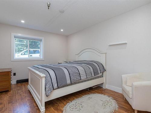 209-73 Gorge Rd West, Saanich, BC - Indoor Photo Showing Bedroom