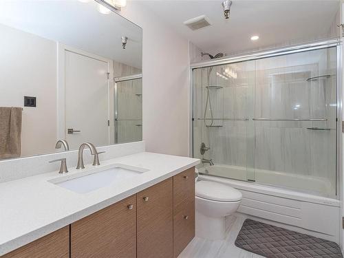 209-73 Gorge Rd West, Saanich, BC - Indoor Photo Showing Bathroom