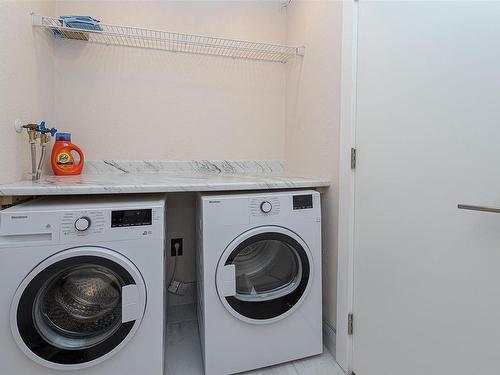 209-73 Gorge Rd West, Saanich, BC - Indoor Photo Showing Laundry Room