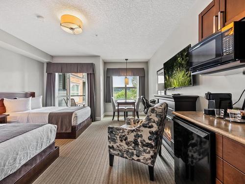 208A-D-1730 Riverside Lane, Courtenay, BC - Indoor Photo Showing Bedroom