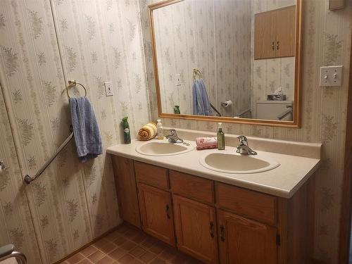 22 4650 Hwy 11/17, Kakabeka  Falls, ON - Indoor Photo Showing Bathroom