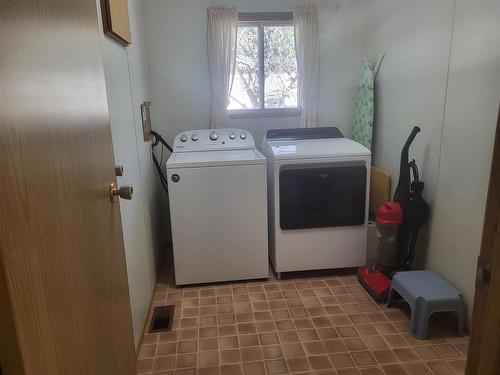 22 4650 Hwy 11/17, Kakabeka  Falls, ON - Indoor Photo Showing Laundry Room