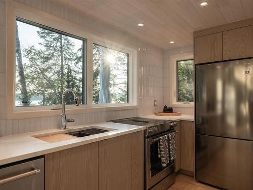 162 Neilsen Lane, Kenora Unorganized, ON - Indoor Photo Showing Kitchen With Double Sink