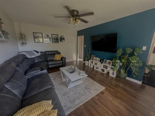 108 Renison Street, Nipigon, ON - Indoor Photo Showing Living Room