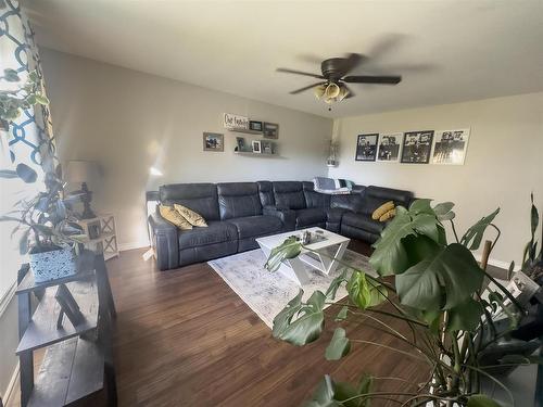 108 Renison Street, Nipigon, ON - Indoor Photo Showing Living Room