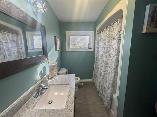 108 Renison Street, Nipigon, ON - Indoor Photo Showing Bathroom