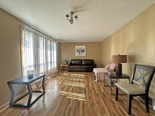 96 Front Street, Nipigon, ON - Indoor Photo Showing Living Room