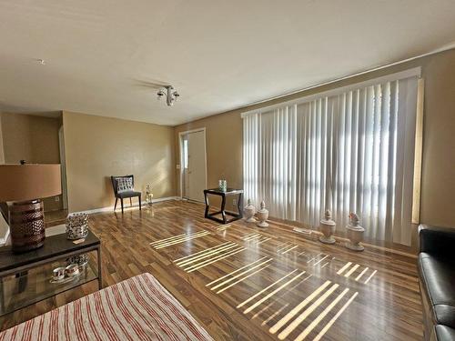 96 Front Street, Nipigon, ON - Indoor Photo Showing Living Room