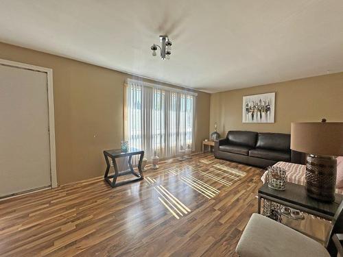 96 Front Street, Nipigon, ON - Indoor Photo Showing Living Room