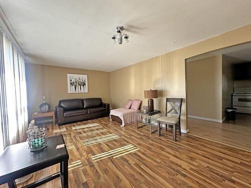 96 Front Street, Nipigon, ON - Indoor Photo Showing Living Room