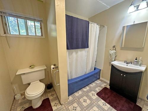 96 Front Street, Nipigon, ON - Indoor Photo Showing Bathroom