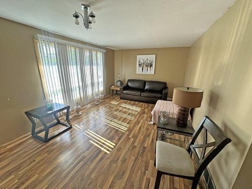 96 Front Street, Nipigon, ON - Indoor Photo Showing Living Room