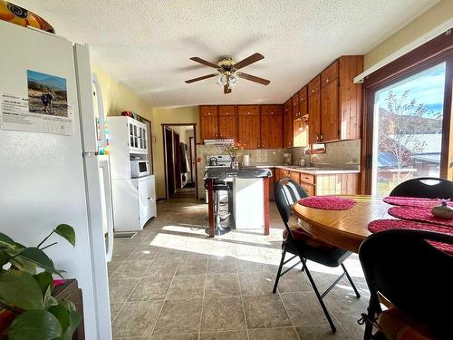 4322 Yellowhead Hwy, Barriere, BC - Indoor Photo Showing Dining Room