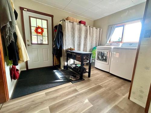 4322 Yellowhead Hwy, Barriere, BC - Indoor Photo Showing Laundry Room