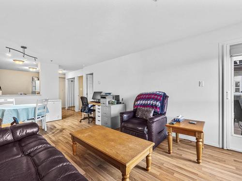 311-1120 Hugh Allan Drive, Kamloops, BC - Indoor Photo Showing Living Room