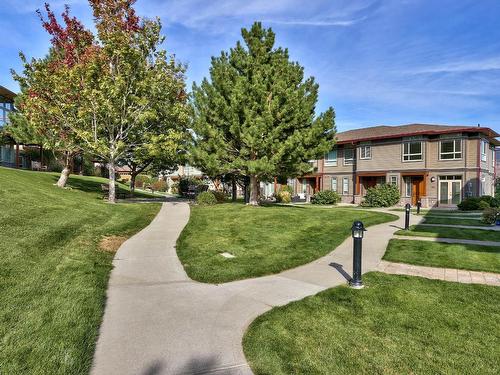 40-175 Holloway Drive, Kamloops, BC - Outdoor With Facade