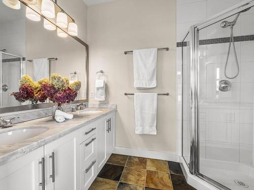 40-175 Holloway Drive, Kamloops, BC - Indoor Photo Showing Bathroom