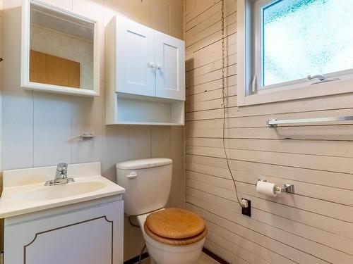 3330 Westsyde Rd, Kamloops, BC - Indoor Photo Showing Bathroom