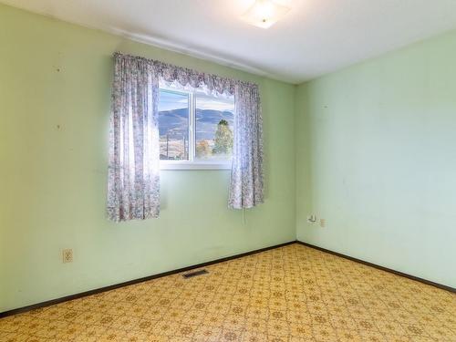 3330 Westsyde Rd, Kamloops, BC - Indoor Photo Showing Other Room