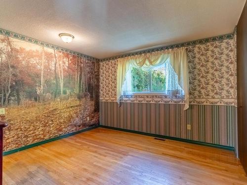 3330 Westsyde Rd, Kamloops, BC - Indoor Photo Showing Other Room