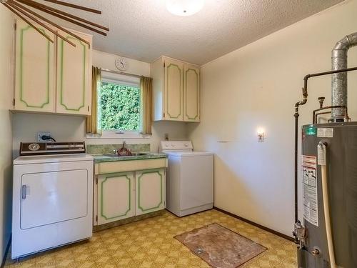 3330 Westsyde Rd, Kamloops, BC - Indoor Photo Showing Laundry Room