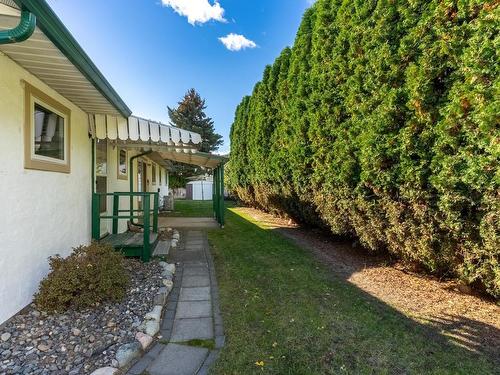 3330 Westsyde Rd, Kamloops, BC - Outdoor