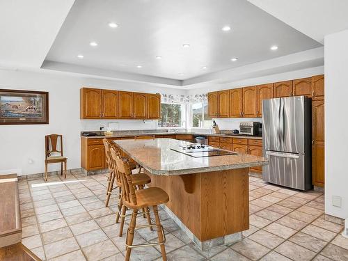 6394 Barnhartvale Road, Kamloops, BC - Indoor Photo Showing Kitchen