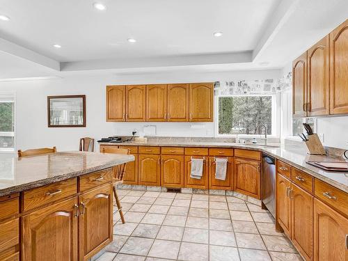 6394 Barnhartvale Road, Kamloops, BC - Indoor Photo Showing Kitchen With Double Sink