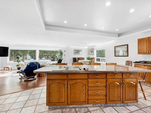 6394 Barnhartvale Road, Kamloops, BC - Indoor Photo Showing Kitchen