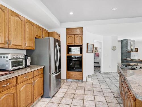 6394 Barnhartvale Road, Kamloops, BC - Indoor Photo Showing Kitchen