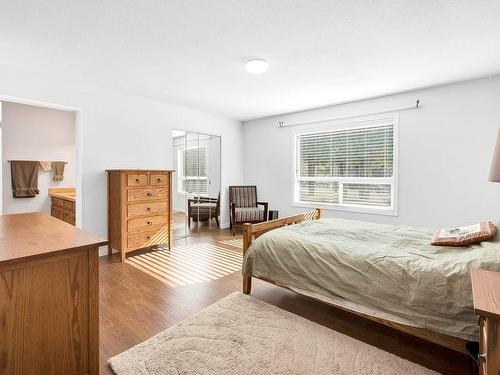 6394 Barnhartvale Road, Kamloops, BC - Indoor Photo Showing Bedroom