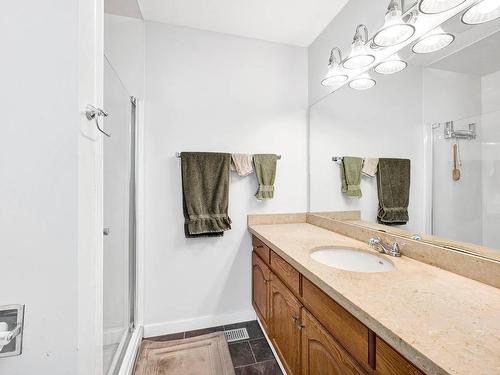 6394 Barnhartvale Road, Kamloops, BC - Indoor Photo Showing Bathroom