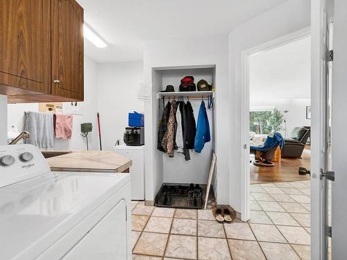 6394 Barnhartvale Road, Kamloops, BC - Indoor Photo Showing Laundry Room