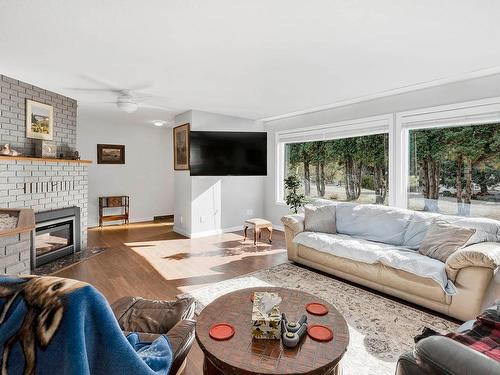 6394 Barnhartvale Road, Kamloops, BC - Indoor Photo Showing Living Room With Fireplace