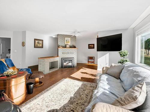 6394 Barnhartvale Road, Kamloops, BC - Indoor Photo Showing Living Room With Fireplace