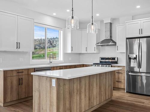 240 Holloway Drive, Kamloops, BC - Indoor Photo Showing Kitchen With Upgraded Kitchen