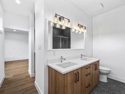 240 Holloway Drive, Kamloops, BC - Indoor Photo Showing Bathroom